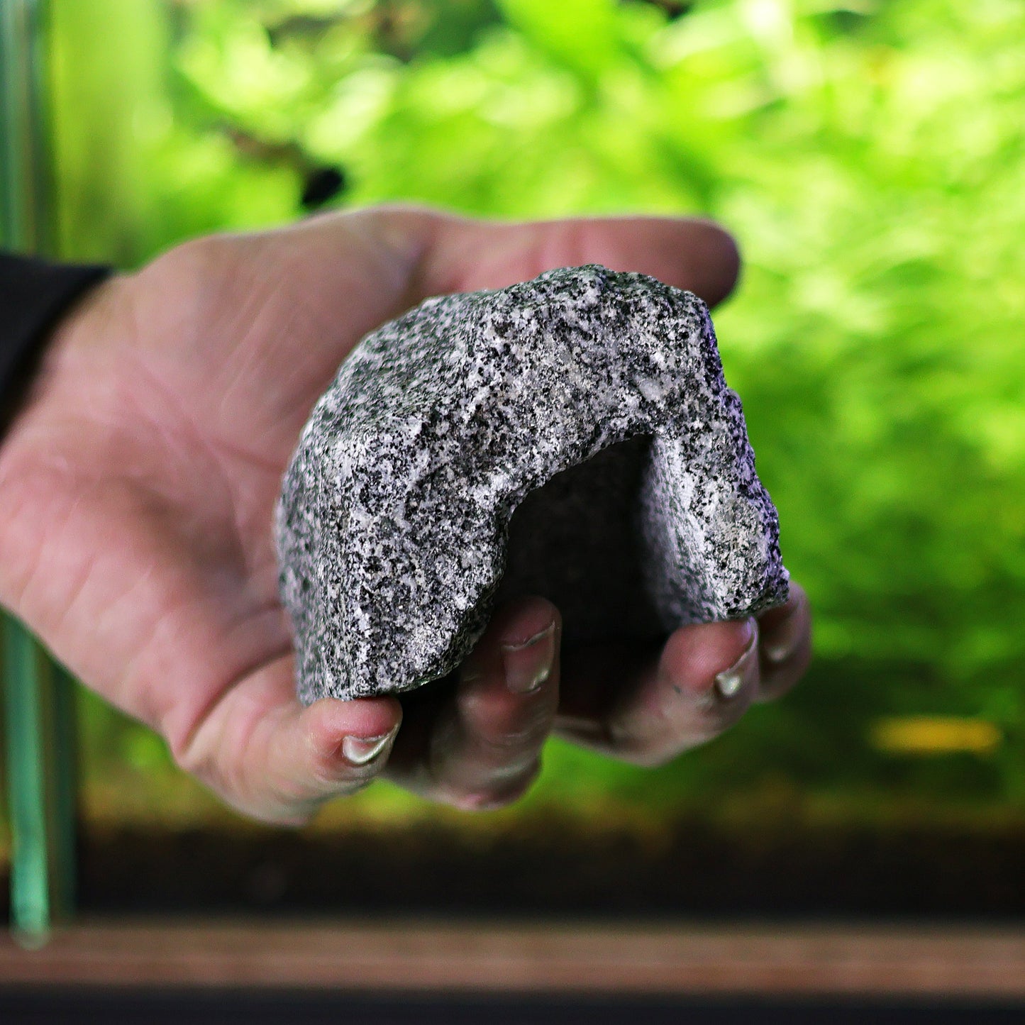 Petite Grotte en Granite Gris - Roche Taillée