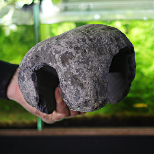 Grande Grotte Double Entrées en Calcaire Dur - Roche Taillée